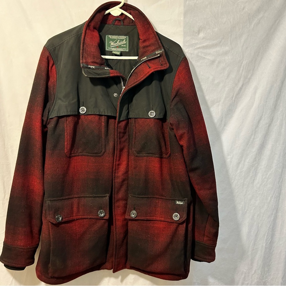 Woolrich Men’s Ombre Red Hunt Wool Jacket With Quilted Lining. Size M